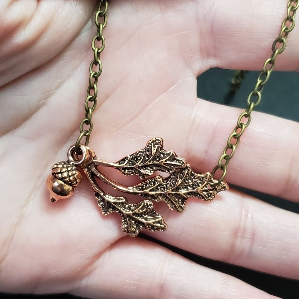 Copper colored leaves and acorn necklace 19-21"